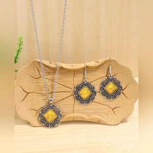 3pc. Vintage Style Necklace & Earrings Set